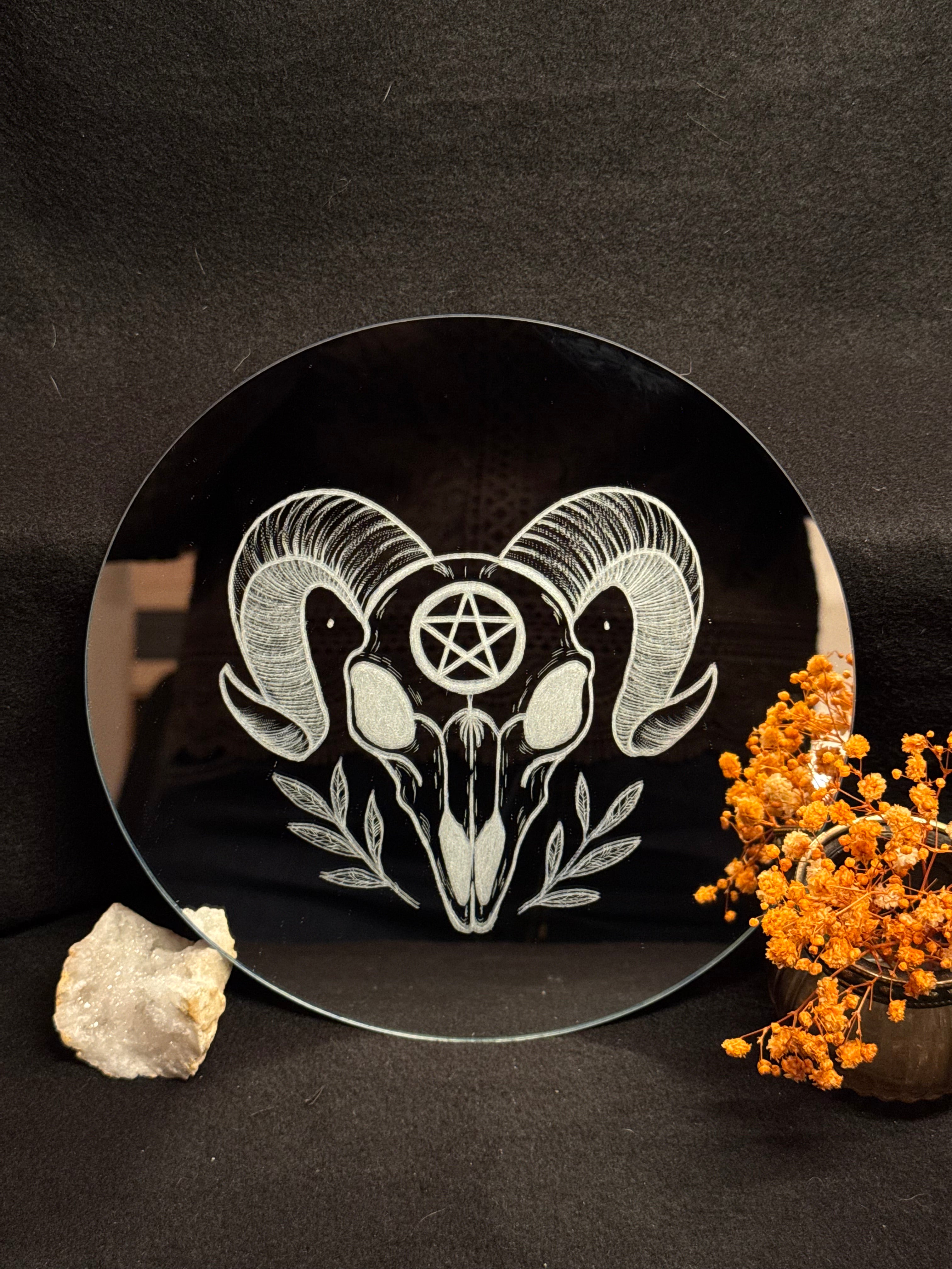 Miroir gravé - crâne de bélier