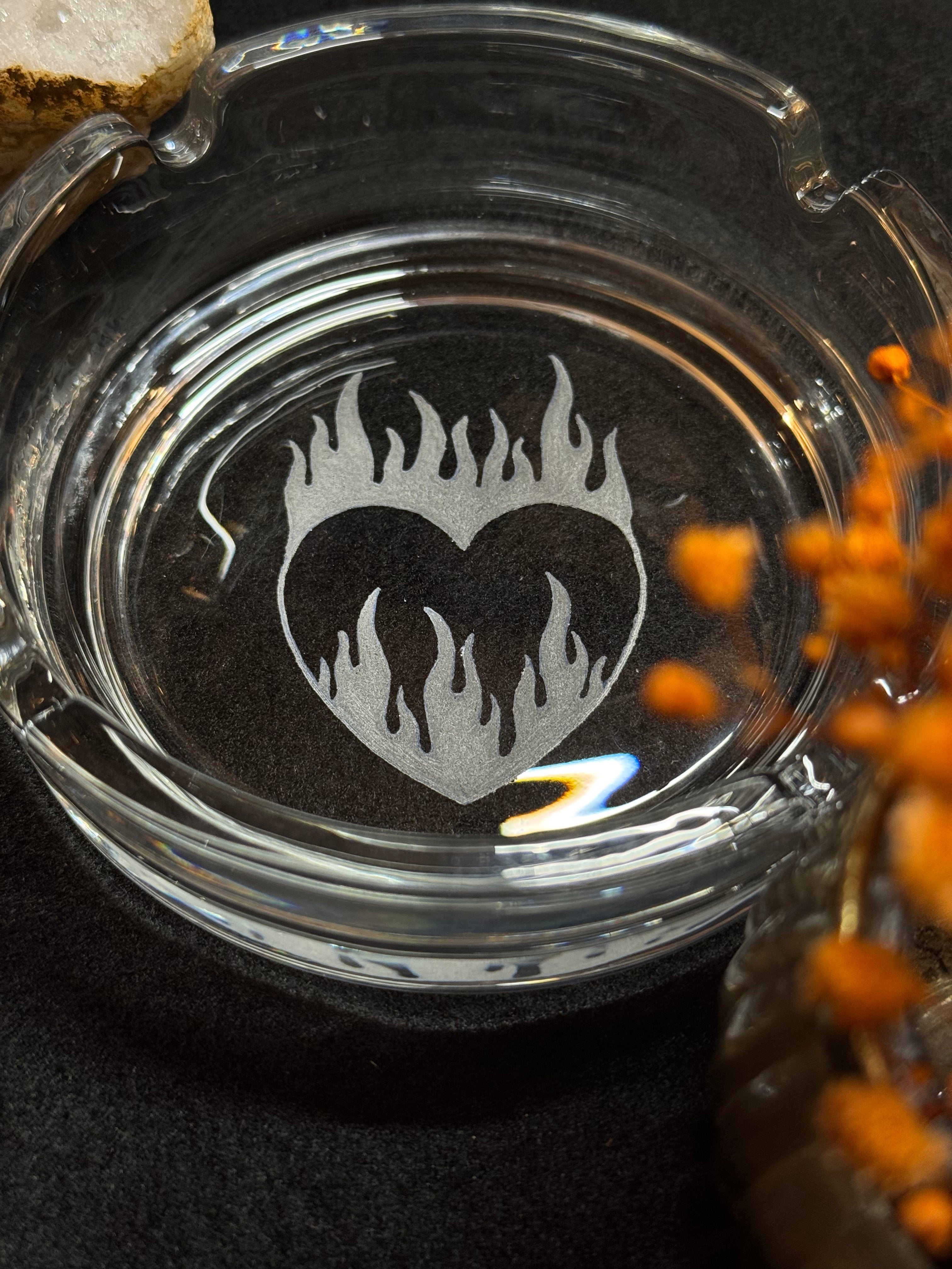 Cendrier gravé - Cœur Flamme