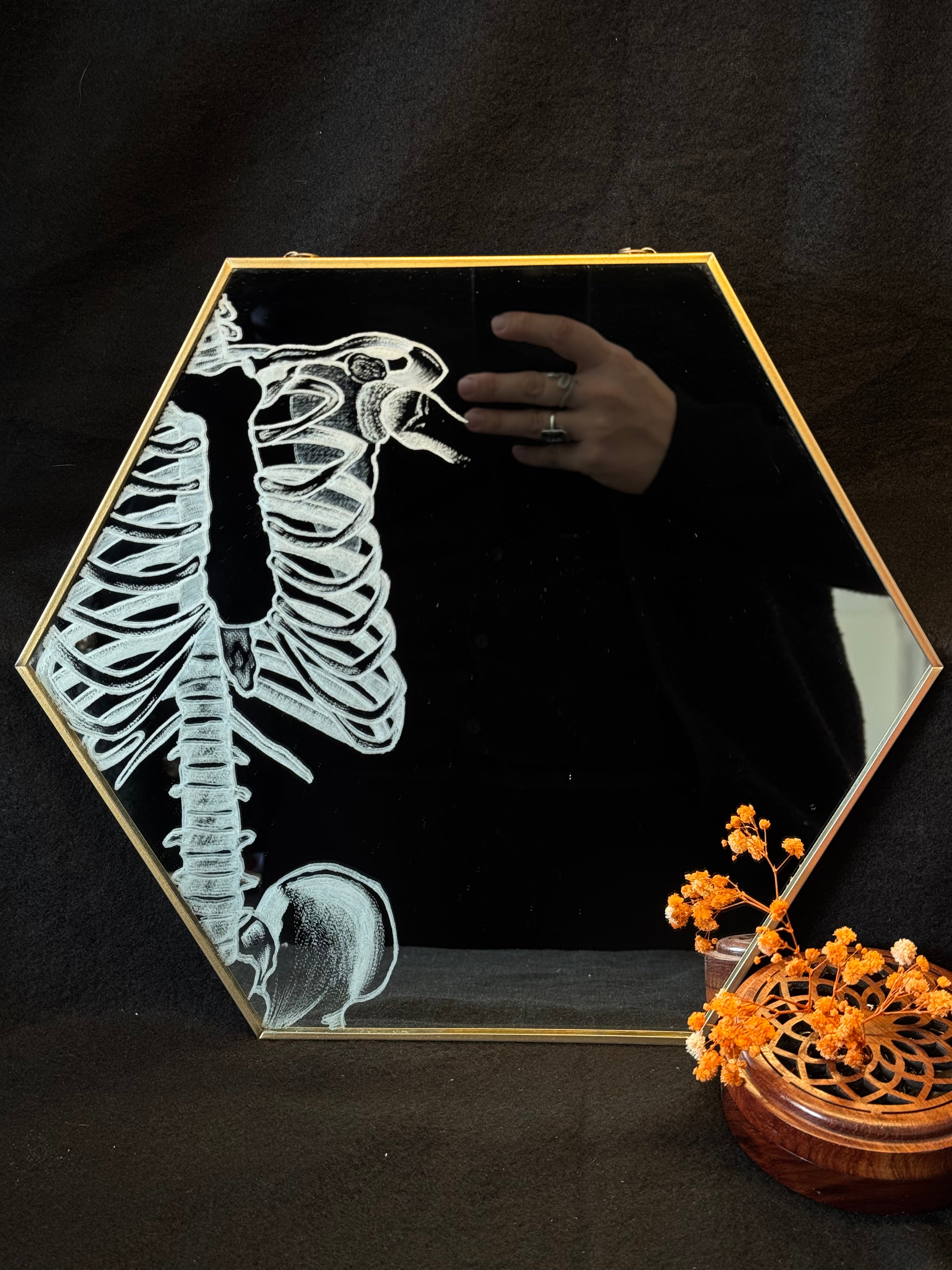 Miroir gravé - buste squelette